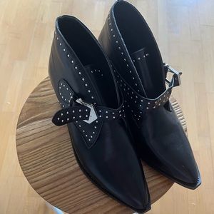 Black low rise boots